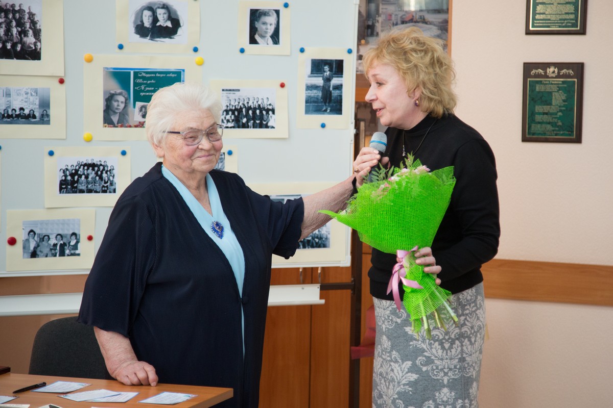 90-летний юбилей отметила один из старейших педагогов Новосибирска | НИОС