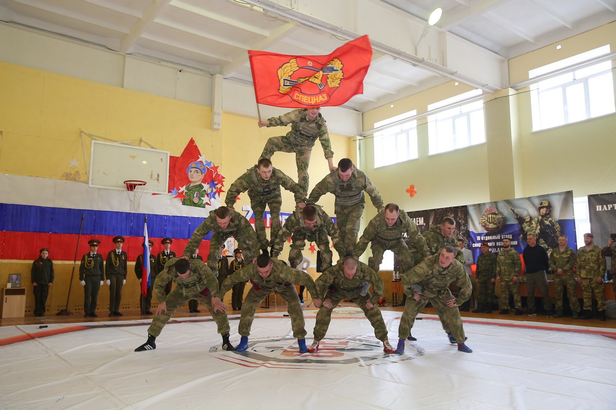 Знамённая группа ВПК «Гвардеец» МБОУ СОШ № 71 на турнире по смешанным  единоборствам памяти Героя России Немыткина М.Ю. | НИОС