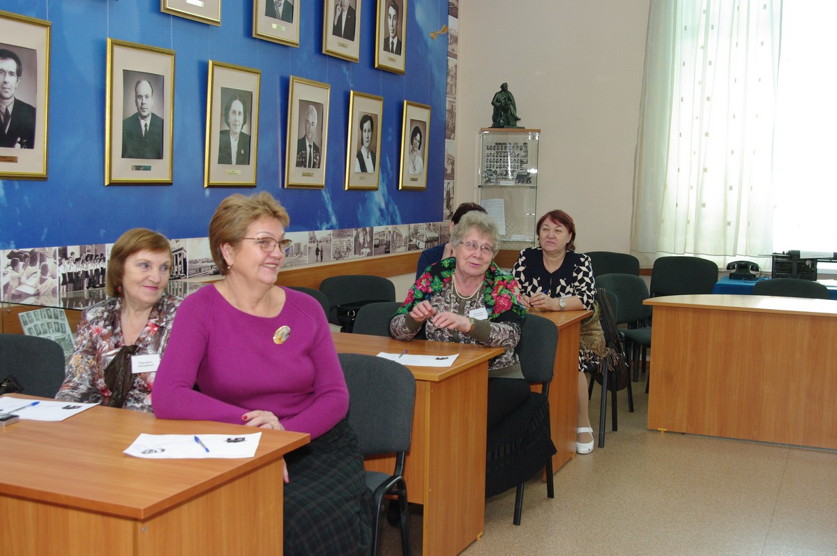 Городской клуб ветеранов педагогического труда: В Доме учителя стартовал  проект «Профильный день «Золотое сечение» | НИОС