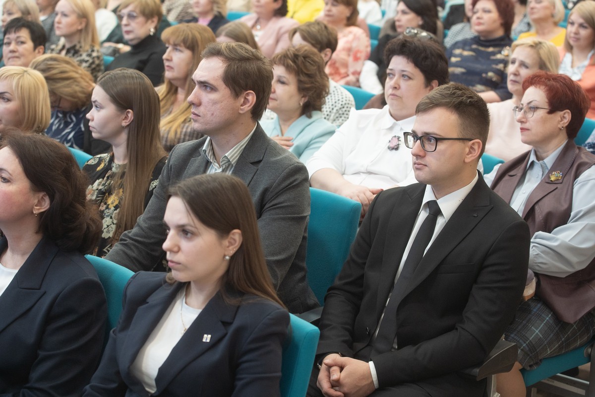 В Новосибирске состоялось подведение итогов деятельности департамента  образования за 2023 год | НИОС