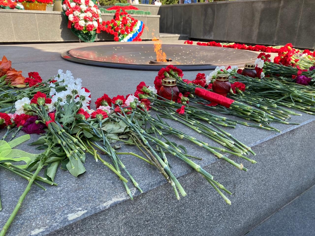 Новосибирцы в День памяти и скорби почтили память погибших в Великой  Отечественной войне | НИОС