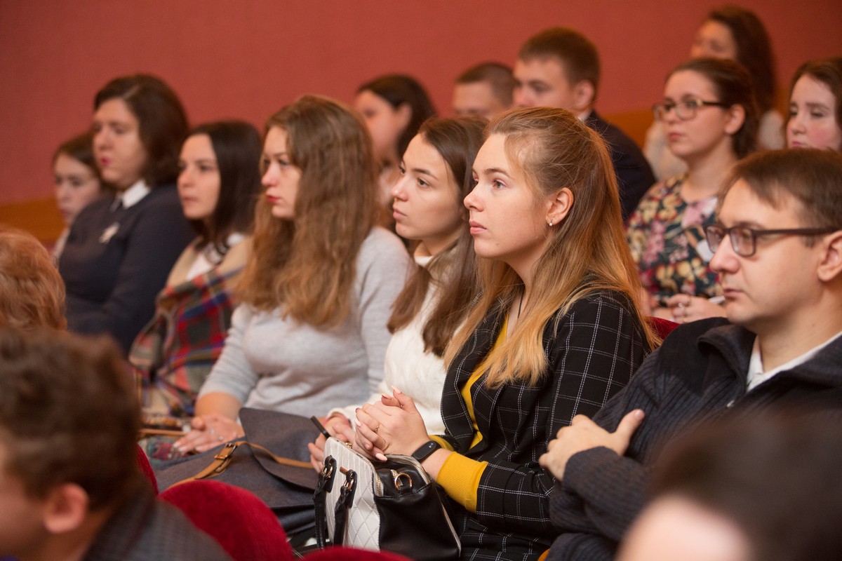 Педагоги гуманитарного цикла побывали в Доме Учителя | НИОС